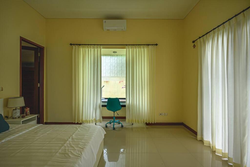 Lucky Lily Villa