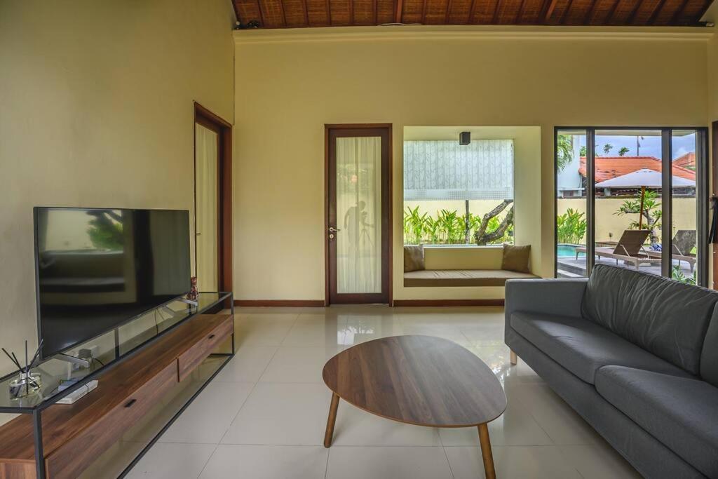 Lucky Lily Villa
