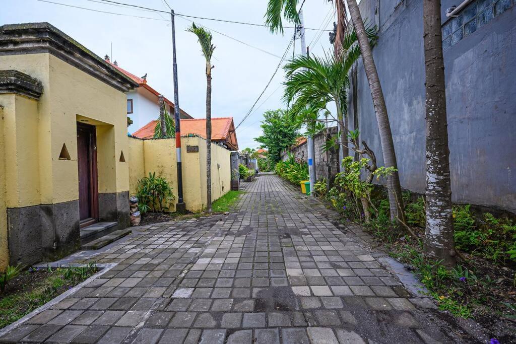 Lucky Lily * Sanur (Bali)